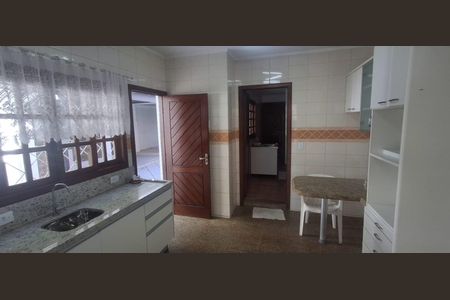 Casa de condomínio para alugar com 224m², 5 quartos e 5 vagas Casa de condomínio para alugar com 224m², 5 quartos e 5 vagasCozinha
