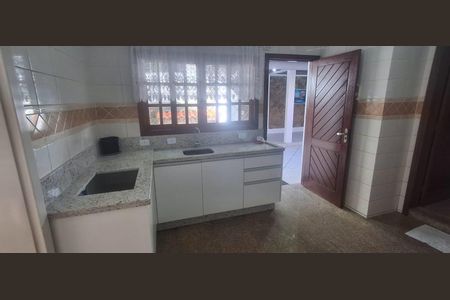 Casa de condomínio para alugar com 224m², 5 quartos e 5 vagas Casa de condomínio para alugar com 224m², 5 quartos e 5 vagasCozinha