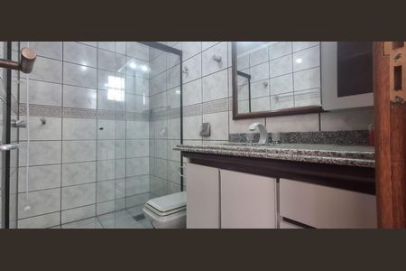 Casa de condomínio para alugar com 224m², 5 quartos e 5 vagas Casa de condomínio para alugar com 224m², 5 quartos e 5 vagasBanheiro da suíte