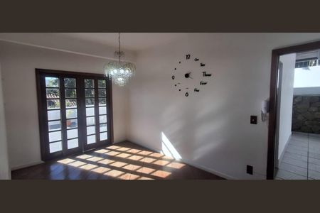 Casa de condomínio para alugar com 224m², 5 quartos e 5 vagas Casa de condomínio para alugar com 224m², 5 quartos e 5 vagasSuíte