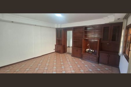 Casa de condomínio para alugar com 224m², 5 quartos e 5 vagas Casa de condomínio para alugar com 224m², 5 quartos e 5 vagasSuíte 3