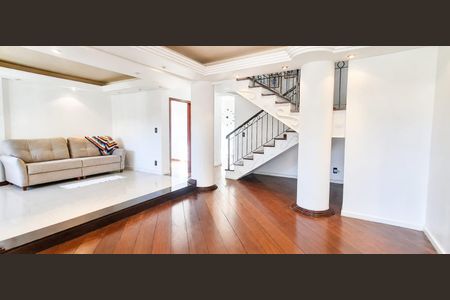 Casa de condomínio para alugar com 224m², 5 quartos e 5 vagas Casa de condomínio para alugar com 224m², 5 quartos e 5 vagasSala