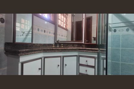 Casa de condomínio para alugar com 224m², 5 quartos e 5 vagas Casa de condomínio para alugar com 224m², 5 quartos e 5 vagasBanheiro social
