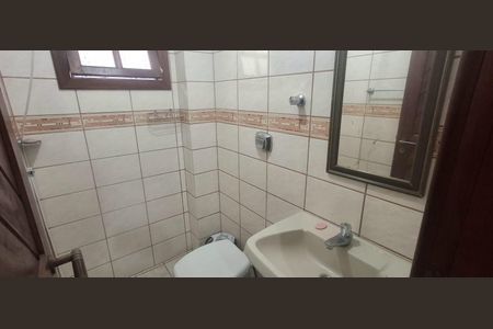 Casa de condomínio para alugar com 224m², 5 quartos e 5 vagas Casa de condomínio para alugar com 224m², 5 quartos e 5 vagasBanheiro de serviço