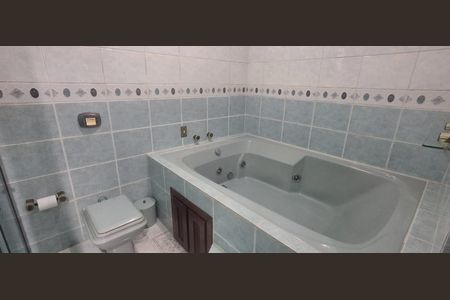 Casa de condomínio para alugar com 224m², 5 quartos e 5 vagas Casa de condomínio para alugar com 224m², 5 quartos e 5 vagasBanheiro da Suíte 2