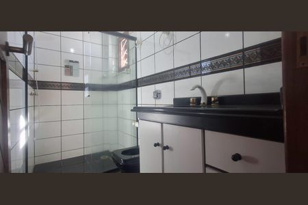 Casa de condomínio para alugar com 224m², 5 quartos e 5 vagas Casa de condomínio para alugar com 224m², 5 quartos e 5 vagasBanheiro da suíte 3