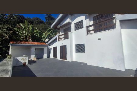 Casa de condomínio para alugar com 224m², 5 quartos e 5 vagas Casa de condomínio para alugar com 224m², 5 quartos e 5 vagasÁrea externa