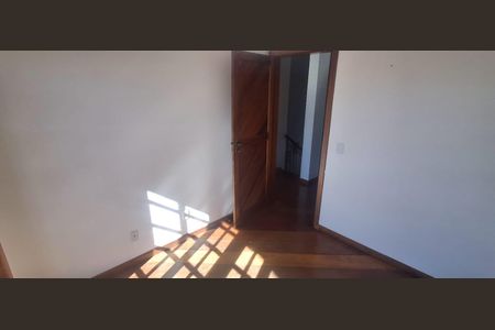 Casa de condomínio para alugar com 224m², 5 quartos e 5 vagas Casa de condomínio para alugar com 224m², 5 quartos e 5 vagasQuarto