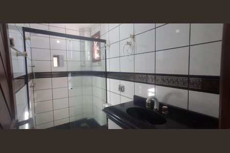 Casa de condomínio para alugar com 224m², 5 quartos e 5 vagas Casa de condomínio para alugar com 224m², 5 quartos e 5 vagasBanheiro da suíte 3