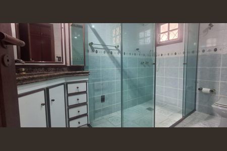 Casa de condomínio para alugar com 224m², 5 quartos e 5 vagas Casa de condomínio para alugar com 224m², 5 quartos e 5 vagasBanheiro social