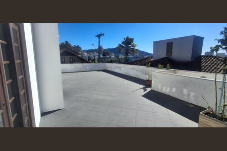 Casa de condomínio para alugar com 224m², 5 quartos e 5 vagas Casa de condomínio para alugar com 224m², 5 quartos e 5 vagasÁrea externa