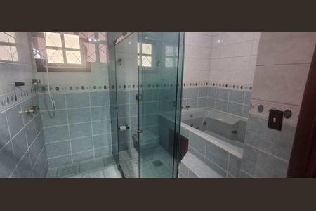 Casa de condomínio para alugar com 224m², 5 quartos e 5 vagas Casa de condomínio para alugar com 224m², 5 quartos e 5 vagasBanheiro social