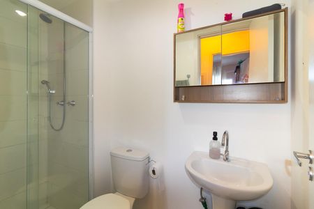 Banheiro de apartamento para alugar com 2 quartos, 34m² em Vila Tolstoi, São Paulo