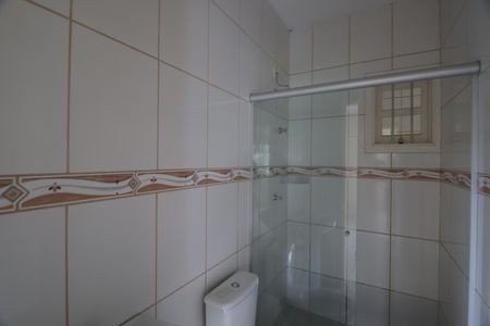 Banheiro de casa de condomínio para alugar com 2 quartos, 50m² em Niterói, Canoas