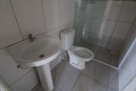 Banheiro de casa de condomínio para alugar com 2 quartos, 50m² em Niterói, Canoas