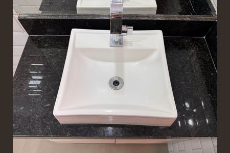 Casa de condomínio para alugar com 74m², 2 quartos e 1 vaga Casa de condomínio para alugar com 74m², 2 quartos e 1 vagaBanheiro Social