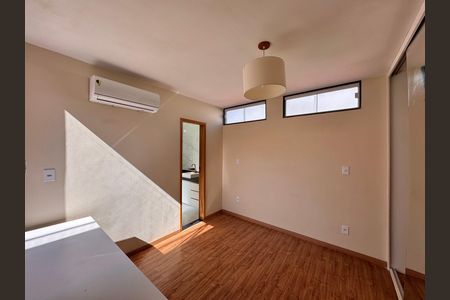 Casa de condomínio para alugar com 74m², 2 quartos e 1 vaga Casa de condomínio para alugar com 74m², 2 quartos e 1 vagaSuíte