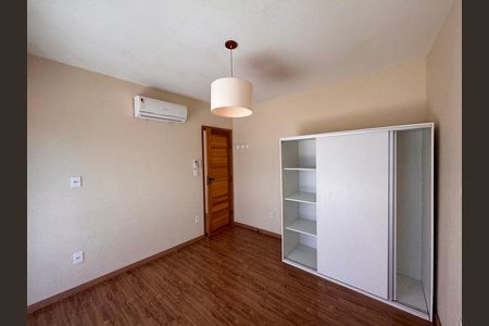 Quarto de casa de condomínio para alugar com 2 quartos, 74m² em Recreio dos Bandeirantes, Rio de Janeiro