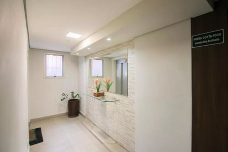 Hall de entrada de apartamento para alugar com 2 quartos, 55m² em Manacás, Belo Horizonte