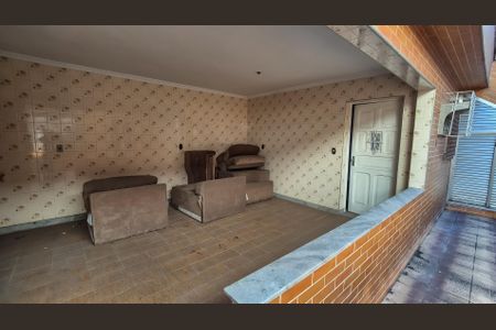Casa à venda com 350m², 5 quartos e 6 vagas Casa à venda com 350m², 5 quartos e 6 vagasÁrea de Serviço acesso ao quarto 4 e banheiro externo