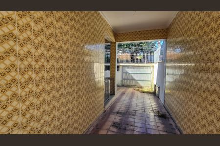 Casa à venda com 350m², 5 quartos e 6 vagas Casa à venda com 350m², 5 quartos e 6 vagasEntrada Garagem Lateral Casa