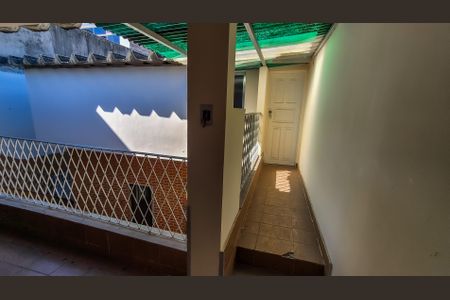 Casa à venda com 350m², 5 quartos e 6 vagas Casa à venda com 350m², 5 quartos e 6 vagasAcesso as caixas de d'água cômodo auxiliar