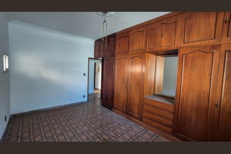 Casa à venda com 350m², 5 quartos e 6 vagas Casa à venda com 350m², 5 quartos e 6 vagasQuarto 1