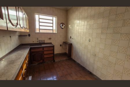 Casa à venda com 350m², 5 quartos e 6 vagas Casa à venda com 350m², 5 quartos e 6 vagasCozinha