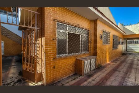 Casa à venda com 350m², 5 quartos e 6 vagas Casa à venda com 350m², 5 quartos e 6 vagasEntrada Garagem Lateral Casa