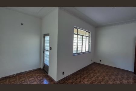 Casa à venda com 350m², 5 quartos e 6 vagas Casa à venda com 350m², 5 quartos e 6 vagasSala