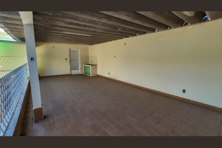 Casa à venda com 350m², 5 quartos e 6 vagas Casa à venda com 350m², 5 quartos e 6 vagasTerraço