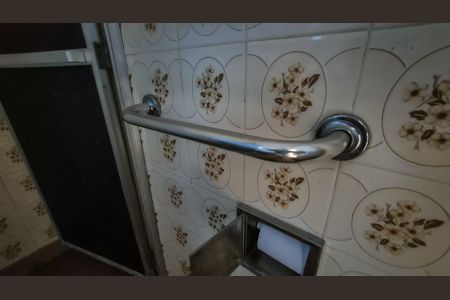 Casa à venda com 350m², 5 quartos e 6 vagas Casa à venda com 350m², 5 quartos e 6 vagasBanheiro de serviço