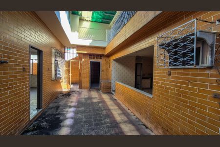 Casa à venda com 350m², 5 quartos e 6 vagas Casa à venda com 350m², 5 quartos e 6 vagasFundos da Casa