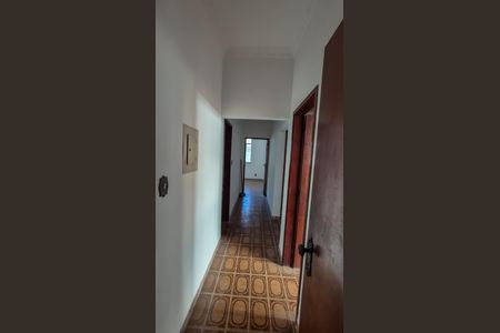 Casa à venda com 350m², 5 quartos e 6 vagas Casa à venda com 350m², 5 quartos e 6 vagasCorredor