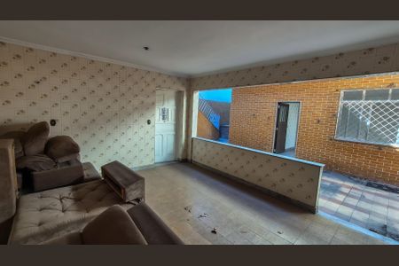 Casa à venda com 350m², 5 quartos e 6 vagas Casa à venda com 350m², 5 quartos e 6 vagasÁrea de Serviço acesso ao quarto 4 e banheiro externo