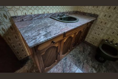 Casa à venda com 350m², 5 quartos e 6 vagas Casa à venda com 350m², 5 quartos e 6 vagasBanheiro Social