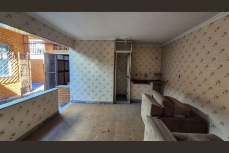 Casa à venda com 350m², 5 quartos e 6 vagas Casa à venda com 350m², 5 quartos e 6 vagasÁrea de Serviço acesso ao quarto 4 e banheiro externo
