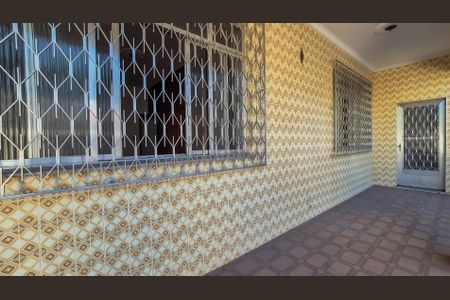 Casa à venda com 350m², 5 quartos e 6 vagas Casa à venda com 350m², 5 quartos e 6 vagasFrente Casa Varanda
