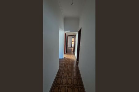 Casa à venda com 350m², 5 quartos e 6 vagas Casa à venda com 350m², 5 quartos e 6 vagasCorredor