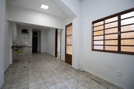 Casa para alugar com 40m², 2 quartos e 1 vaga Casa para alugar com 40m², 2 quartos e 1 vagaSala