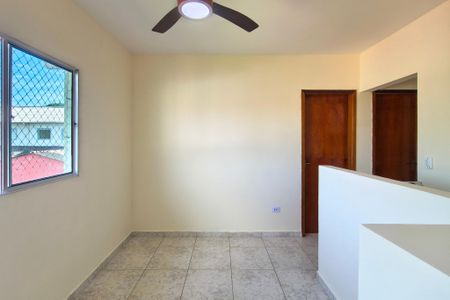 Sala  de casa de condomínio para alugar com 2 quartos, 47m² em Parque das Americas, Praia Grande