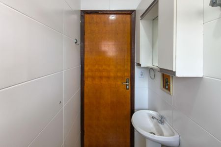 Casa de condomínio para alugar com 47m², 2 quartos e 1 vaga Casa de condomínio para alugar com 47m², 2 quartos e 1 vagaBanheiro