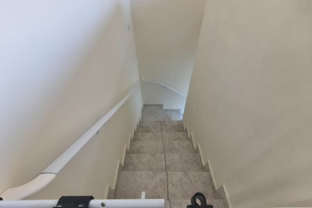 Escada de casa de condomínio para alugar com 2 quartos, 47m² em Parque das Americas, Praia Grande