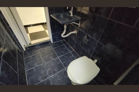 Casa para alugar com 90m², 2 quartos e sem vagaBanheiro social