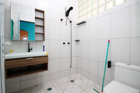 Casa para alugar com 250m², 5 quartos e 2 vagas Casa para alugar com 250m², 5 quartos e 2 vagasBanheiro Suíte 4