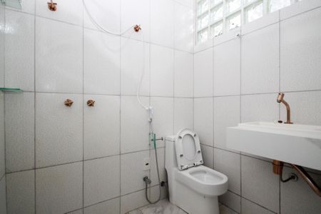 Casa para alugar com 250m², 5 quartos e 2 vagas Casa para alugar com 250m², 5 quartos e 2 vagasBanheiro Suíte 2