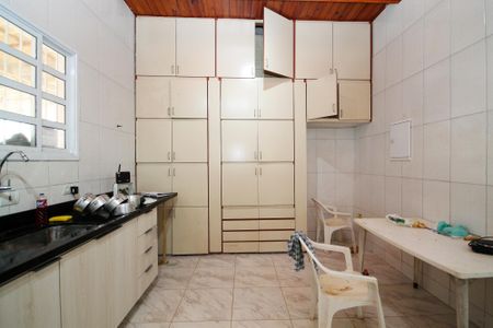 Casa para alugar com 250m², 5 quartos e 2 vagas Casa para alugar com 250m², 5 quartos e 2 vagasCozinha
