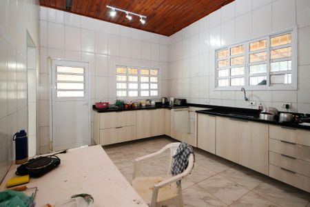 Casa para alugar com 250m², 5 quartos e 2 vagas Casa para alugar com 250m², 5 quartos e 2 vagasCozinha