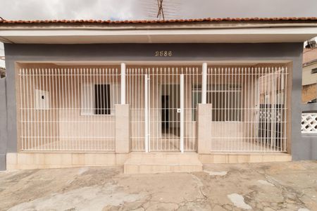 Casa para alugar com 130m², 2 quartos e sem vaga Casa para alugar com 130m², 2 quartos e sem vagaFachada