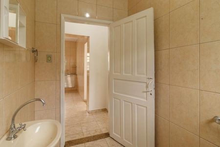 Casa para alugar com 130m², 2 quartos e sem vaga Casa para alugar com 130m², 2 quartos e sem vagaBanheiro social
